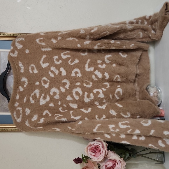 Express Animal Print Sweater size xl Faux Fur - Picture 8 of 8
